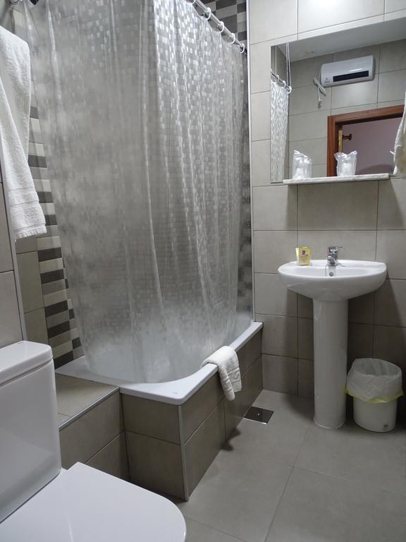 Hostal Argentina Caceres Bagian luar foto