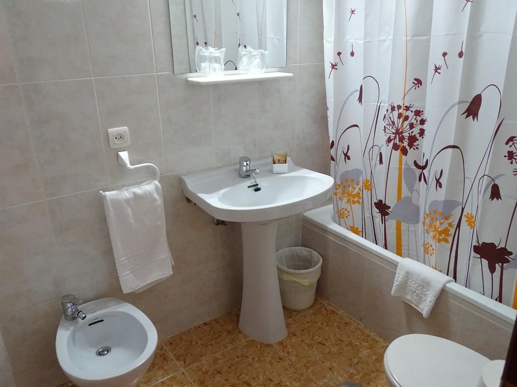 Hostal Argentina Caceres Bagian luar foto