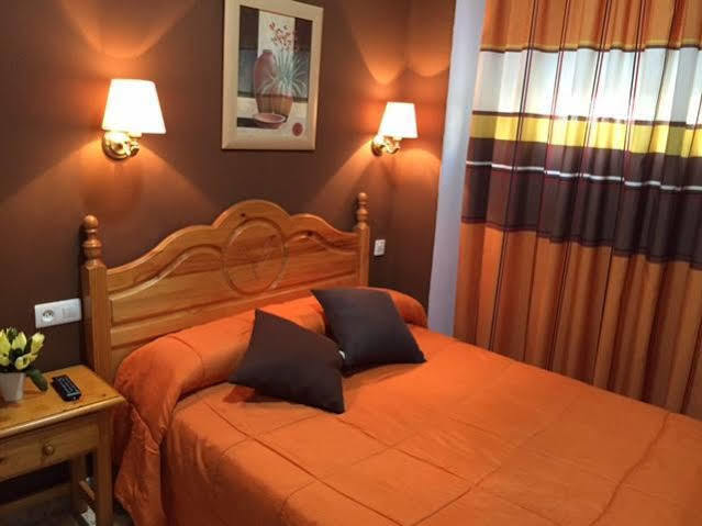 Hostal Argentina Caceres Bagian luar foto