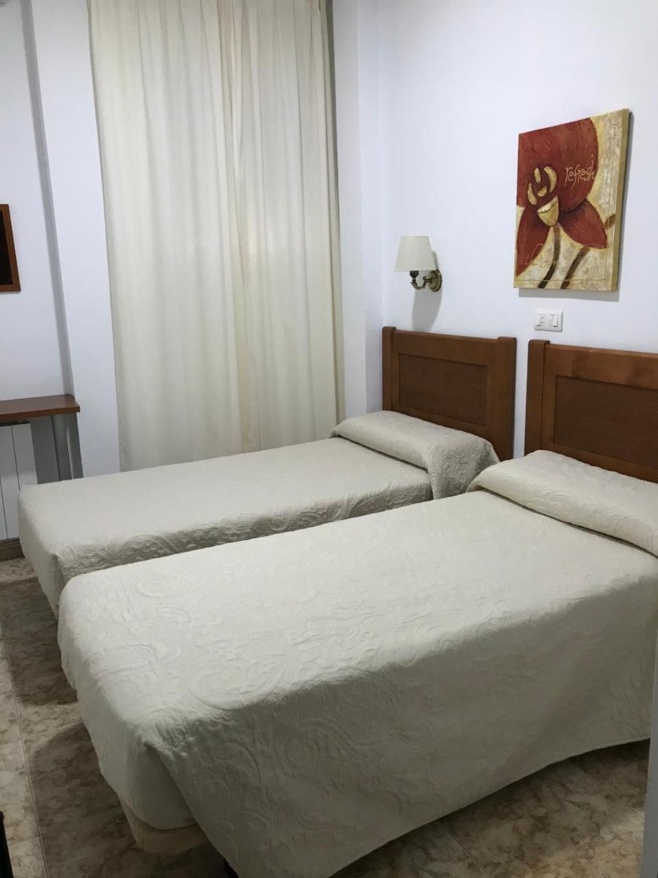 Hostal Argentina Caceres Bagian luar foto