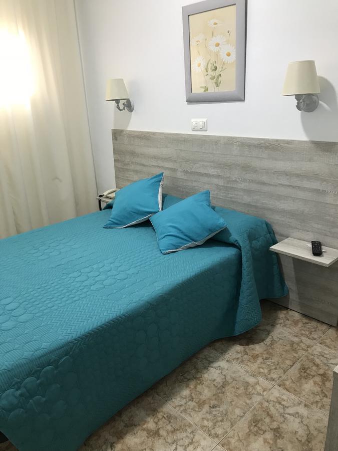 Hostal Argentina Caceres Bagian luar foto