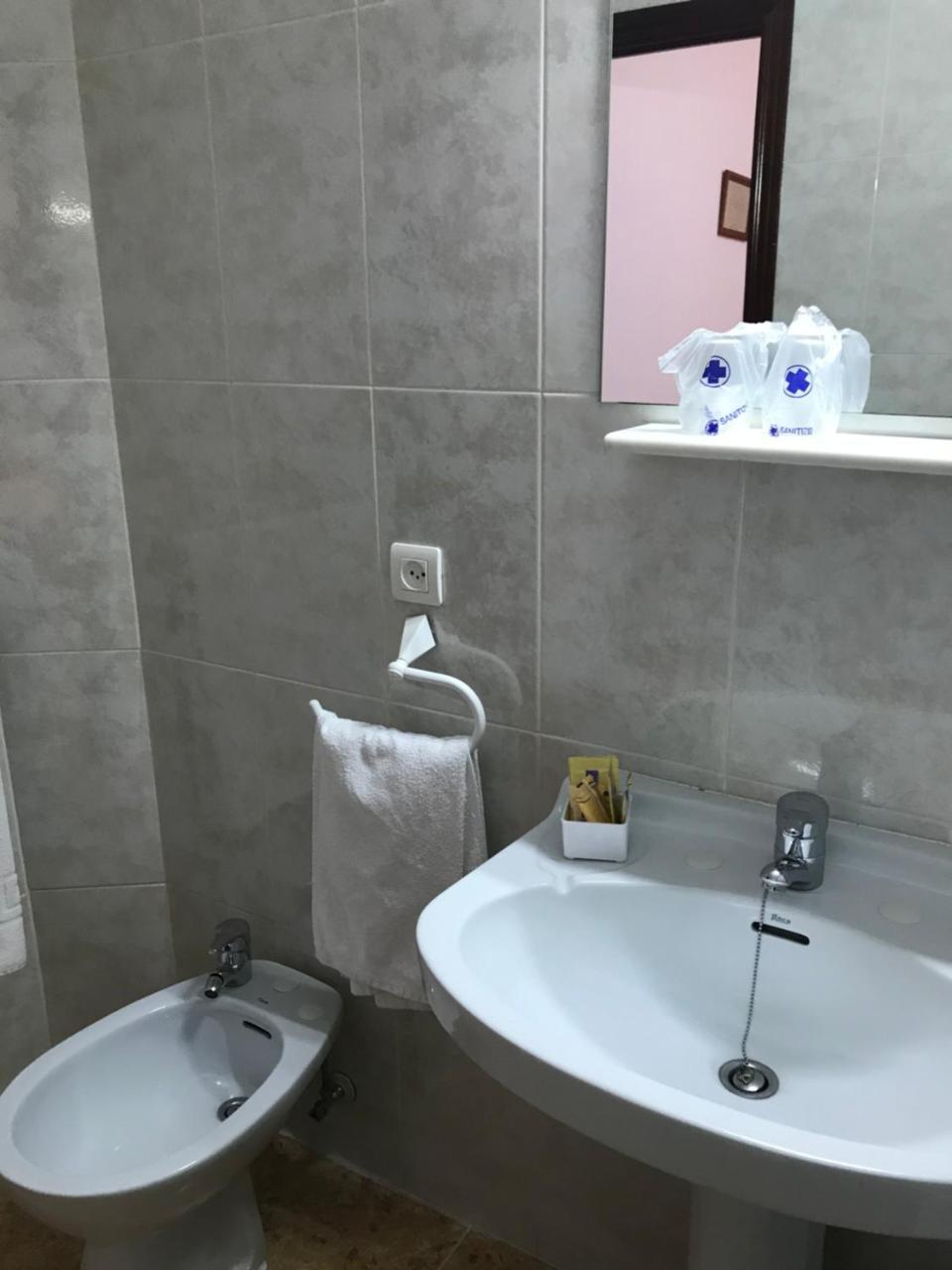 Hostal Argentina Caceres Bagian luar foto
